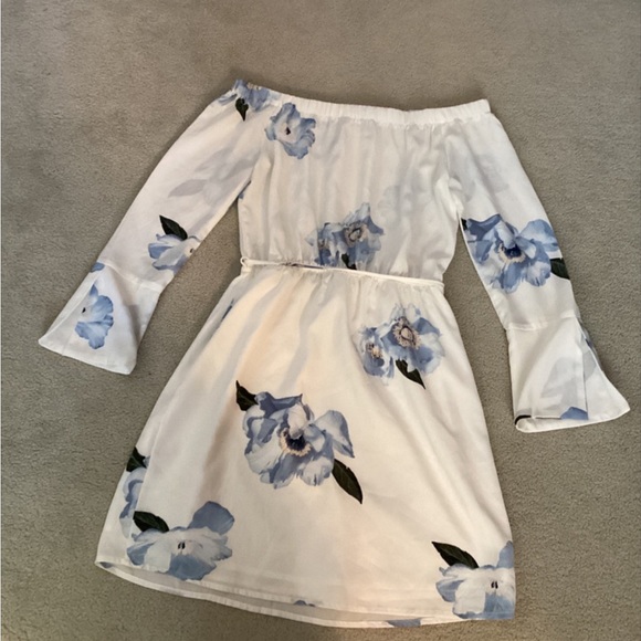 DEX Off the shoulder floral dress - Picture 2 of 3